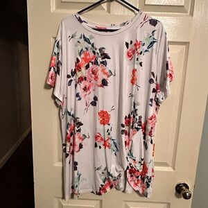 Knit shirt w/ little pull up in the front